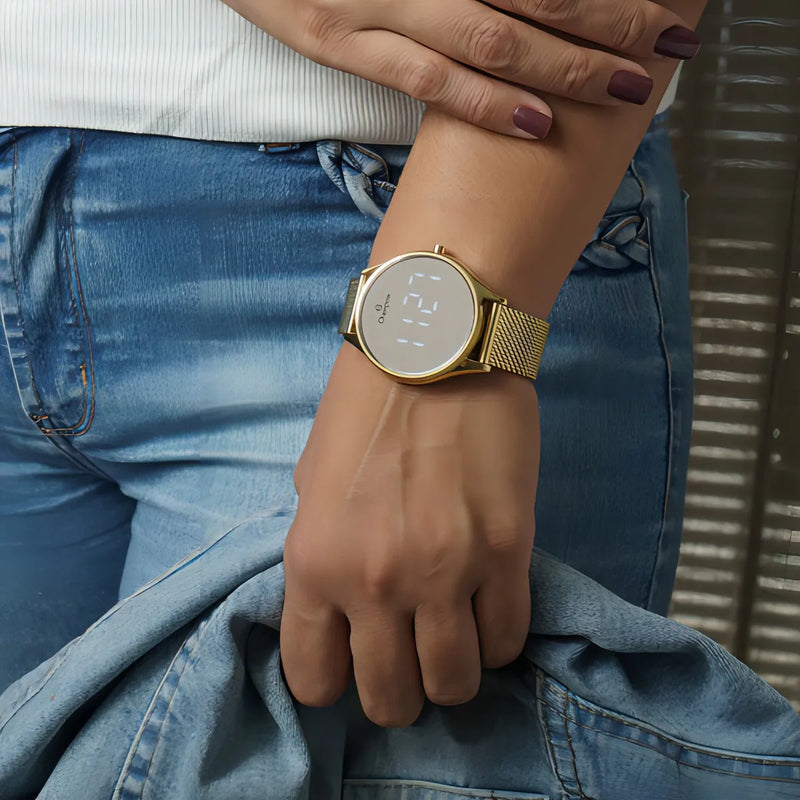 Relógio Feminino Champion Digital Dourado Pulseira Mesh Cor da correia Dourado 3 Cor do fundo Preto